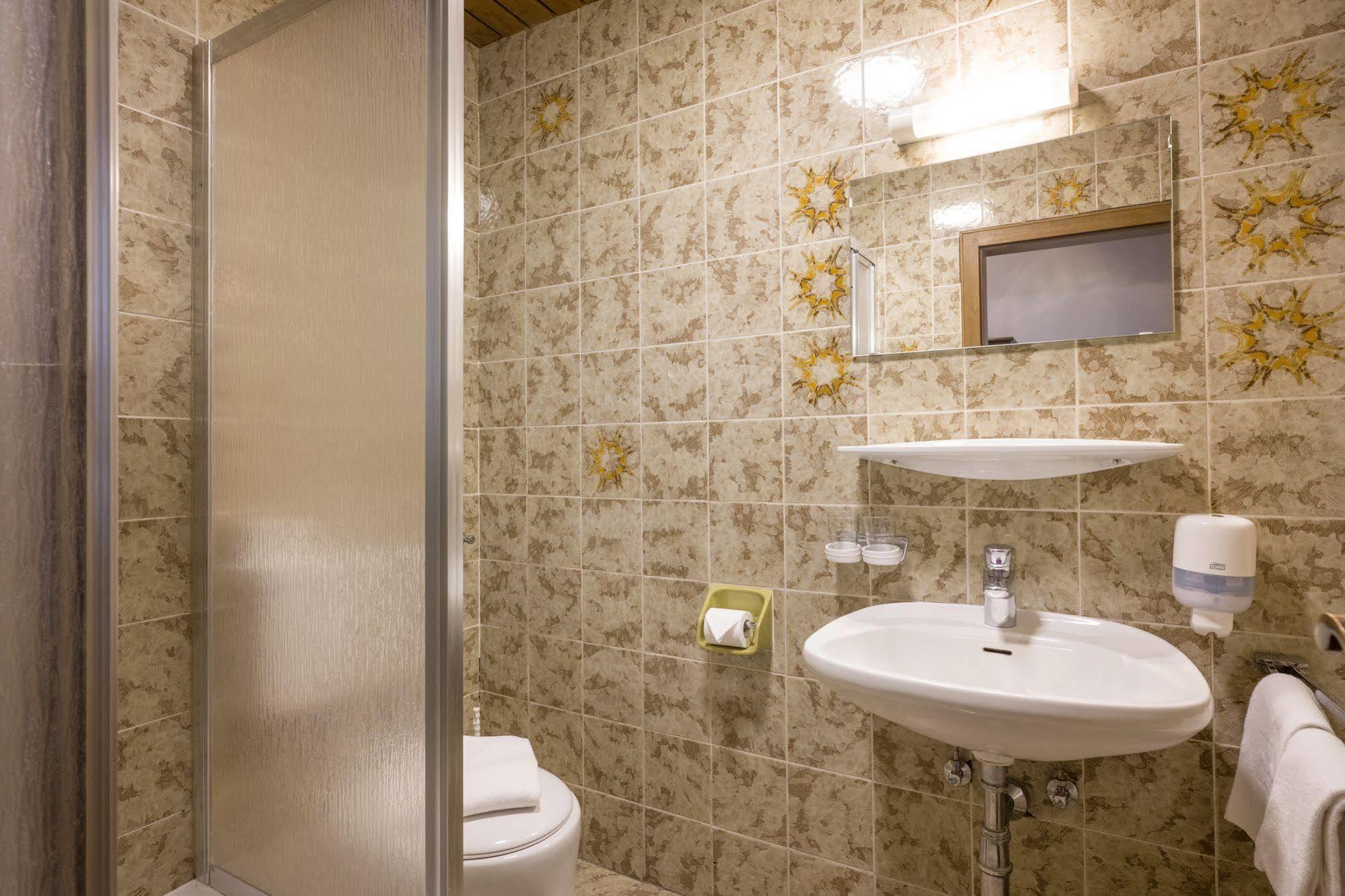 Hotel Restaurant Gradlwirt Niederndorf  المظهر الخارجي الصورة